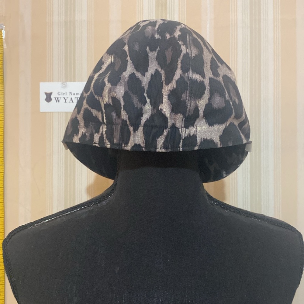 Coach classic Audrey Hepburn look - Picture 2 of 8